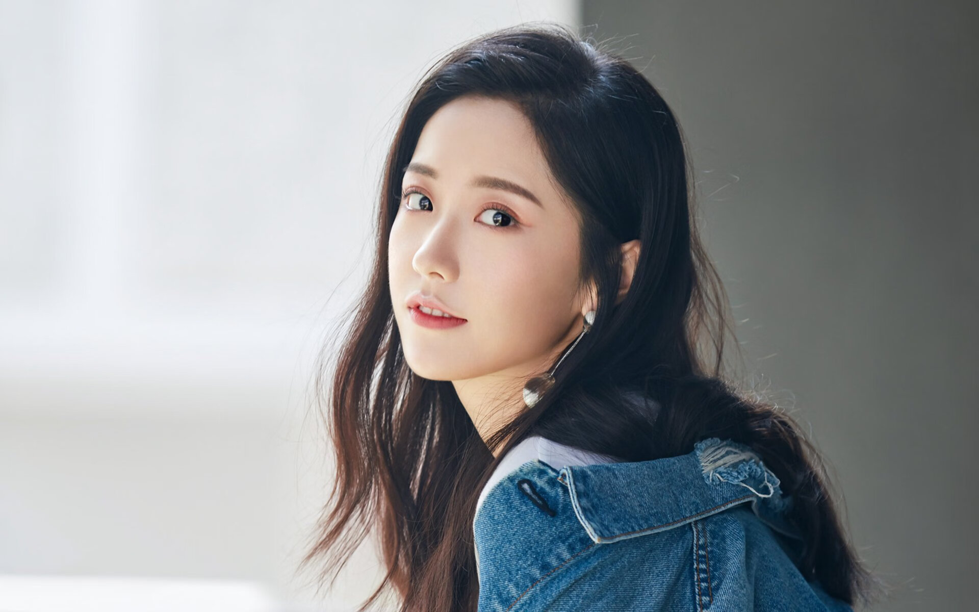 九游网页版官网-特色篮球文化元素在线上平台丰富展现，增强粉丝互动，篮球文化海报