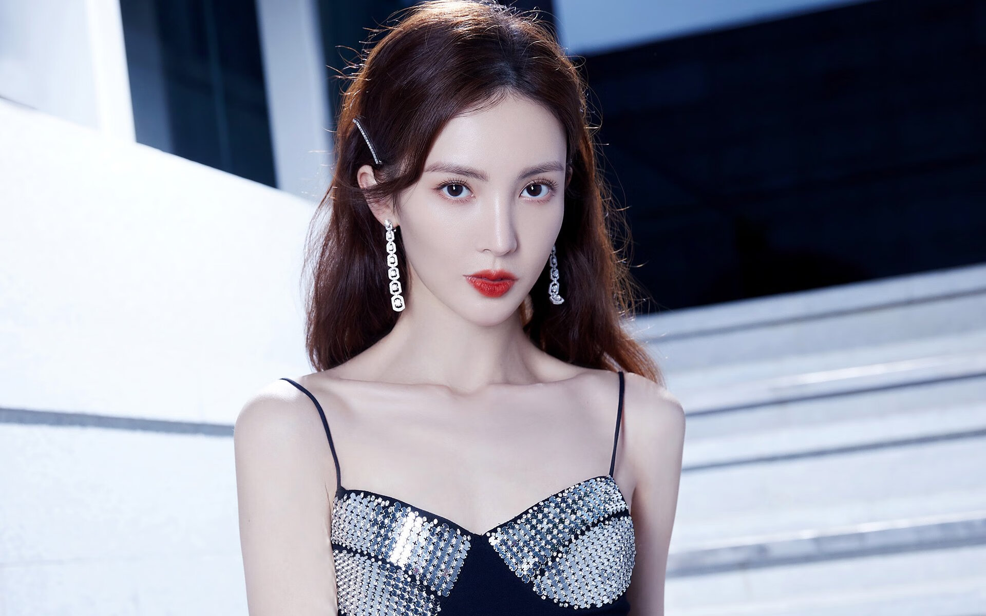 特色篮球文化元素在线上平台丰富展现,增强粉丝互动,篮球文化海报